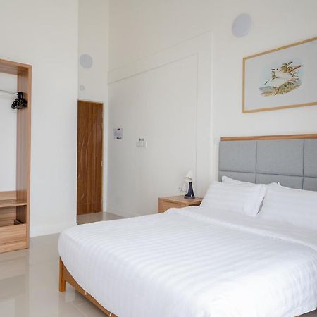 True South Hotel Addu City Exterior foto