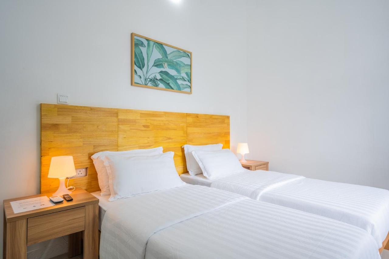 True South Hotel Addu City Exterior foto